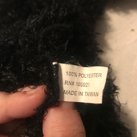 Black soft scarf - Picture 3 of 4